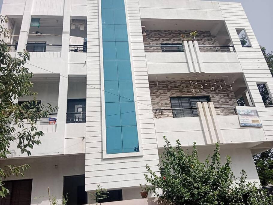 Rajlakshmi Niwas  Apartment Solapur Bagian luar foto