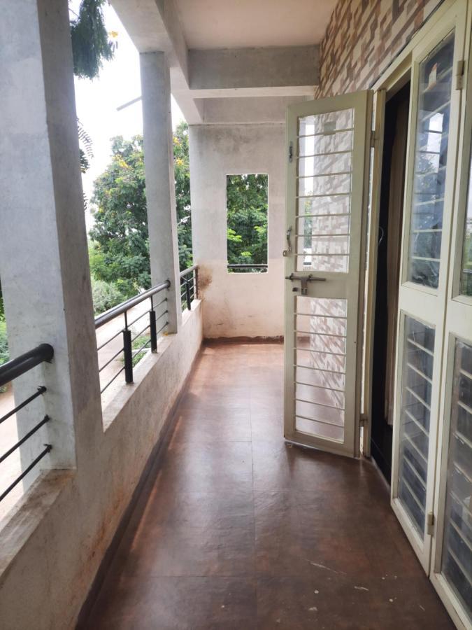 Rajlakshmi Niwas  Apartment Solapur Bagian luar foto