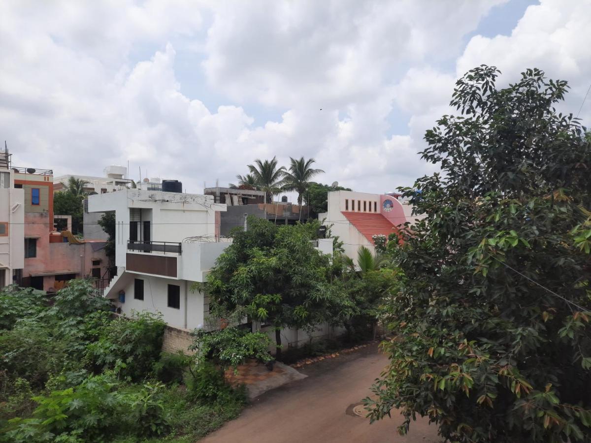 Rajlakshmi Niwas  Apartment Solapur Bagian luar foto