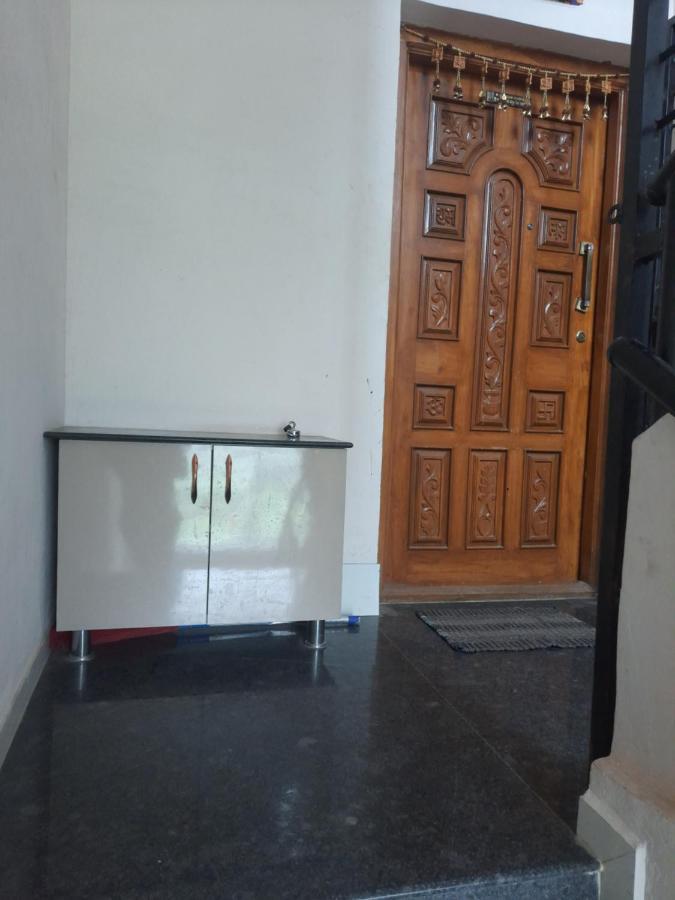 Rajlakshmi Niwas  Apartment Solapur Bagian luar foto