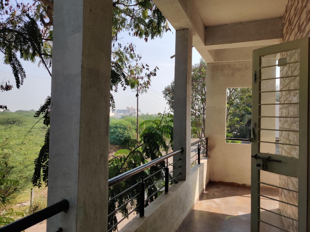 Rajlakshmi Niwas  Apartment Solapur Bagian luar foto