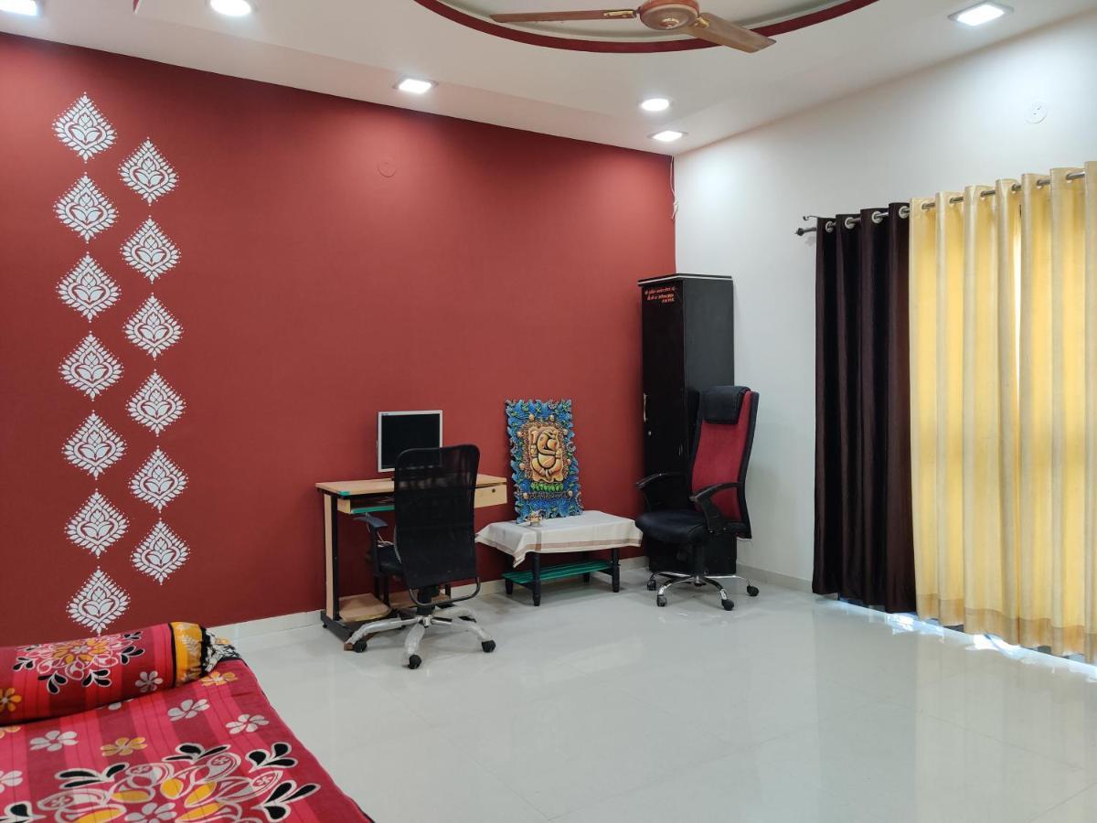 Rajlakshmi Niwas  Apartment Solapur Bagian luar foto