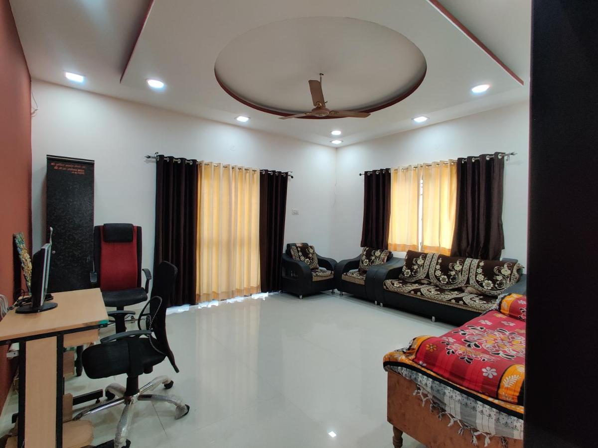 Rajlakshmi Niwas  Apartment Solapur Bagian luar foto