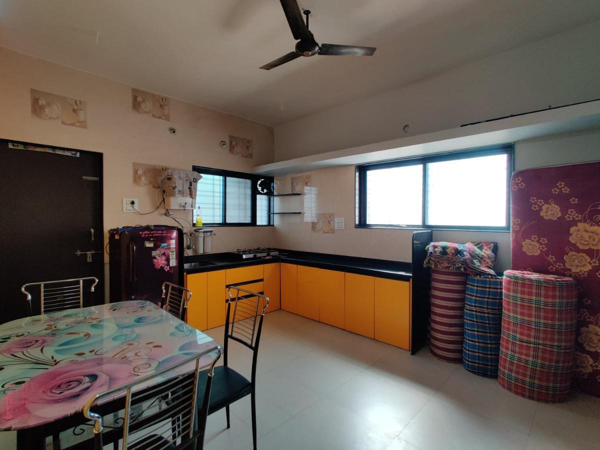 Rajlakshmi Niwas  Apartment Solapur Bagian luar foto
